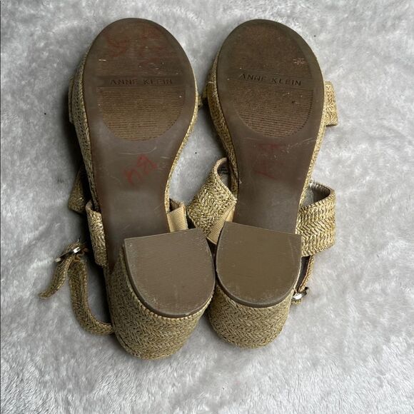 ANNE KLEIN 8.5 Preppy Block Padrino Platform Tan Woven Raffia Chunky Sandal - Picture 9 of 11